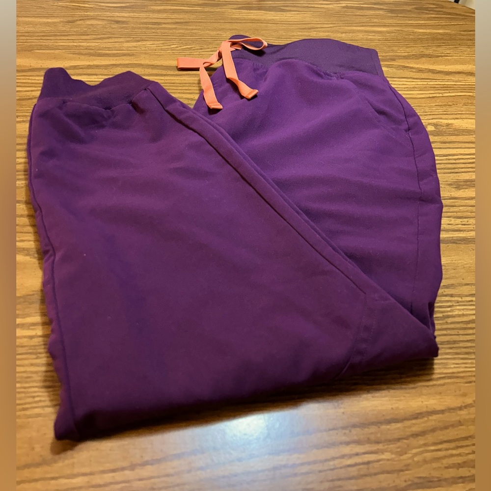Figs scrubs dark plum joggers bottom pants women’s size L/P